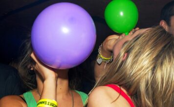 Ηράκλειο: «Μπλόκο» σε 30.000 μπαλόνια με αέριο γέλιου / Συνελήφθη 53χρονος