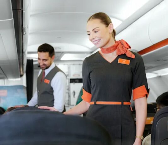 Σε απεργία το πλήρωμα καμπίνας της easyJet σε Γαλλία από την Παρασκευή