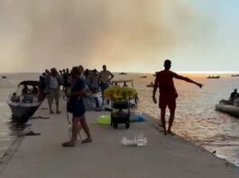 Χαλκιδική: 481 άτομα απεγκλώβισε το Λιμενικό από την παραλία Σίβηρης, λόγω της φωτιάς