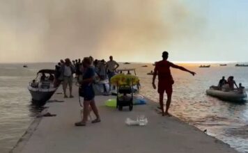 Χαλκιδική: 481 άτομα απεγκλώβισε το Λιμενικό από την παραλία Σίβηρης, λόγω της φωτιάς