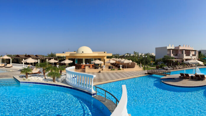 gaia-pool-main_0141029_xl