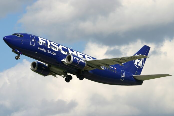 Fischer_Air_Boeing_737-300_Pichugin