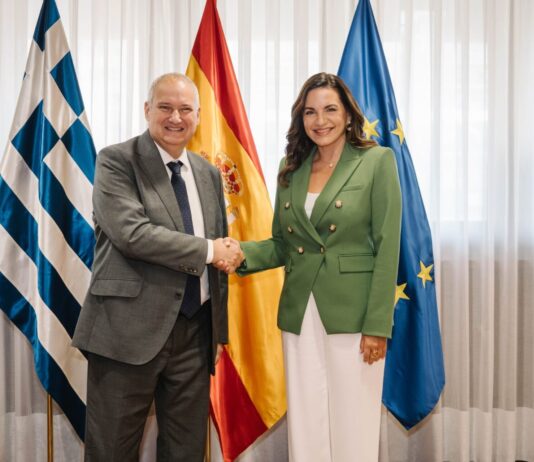 Ελλάδα και Ισπανία ενώνουν δυνάμεις στον τουρισμό – Τι προβλέπει η νέα συμφωνία