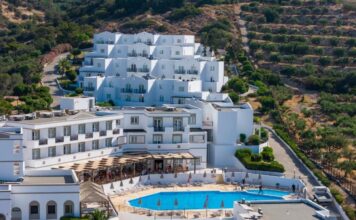 Κρήτη: «Πράσινο φως» υπό όρους για πέντε ξενοδοχειακές επενδύσεις σε Χανιά και Λασίθι