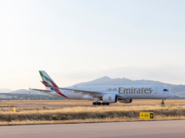 Emirates: Πότε κάνουν κράτηση οι Έλληνες και πού ταξιδεύουν