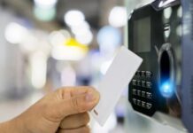 Ψηφιακή Κάρτα Εργασίας: Επεκτείνεται σε 500.000 εργαζομένους – Αύξηση 172,8% στις δηλωμένες υπερωρίες στον τουρισμό