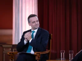 Χάρης Δούκας: 40.000 κατοικίες χωρίς χρήση στην Αθήνα – Η πίεση από τουρισμό και στέγαση