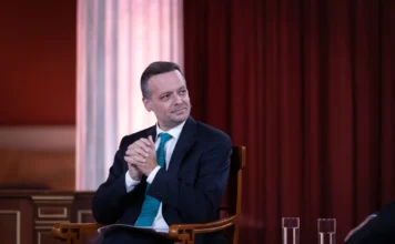 Χάρης Δούκας: 40.000 κατοικίες χωρίς χρήση στην Αθήνα – Η πίεση από τουρισμό και στέγαση